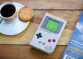 Nintendo มีบริการหลังการขายดีเลิศ!! มอบ Game Boy ให้กับคุณยายวัย 95 ปี ทดแทนเครื่องเก่าที่พังไป
