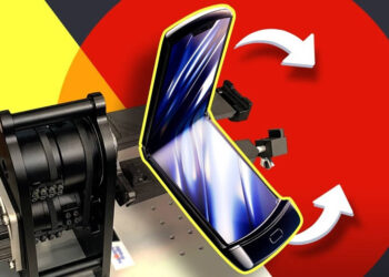 Motorola RAZR ถูกทดสอบบานพับ และพบว่าได้รับความเสียหาย เมื่อถูกเปิด-ปิดประมาณ 27,000 ครั้ง