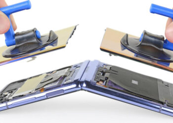 Samsung Galaxy Z Flip ถูกชำแหละแล้ว!! พร้อมทดสอบบานพับป้องกันฝุ่นได้จริงหรือไม่?