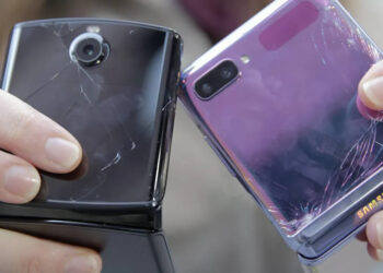 Samsung Galaxy Z Flip vs Motorola Razr รุ่นไหนจะแกร่งกว่ากัน? เมื่อถูกทดสอบ Drop Test!!