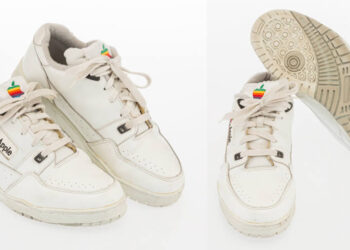 สนีกเกอร์ของ Apple จากยุค 90s ถูกนำมาออกประมูล และมีมูลค่าสูงกว่า 300,000 บาท