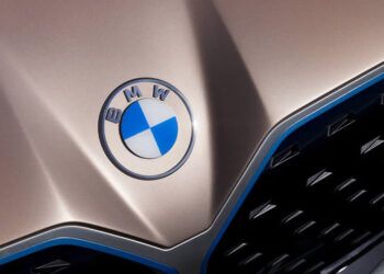 BMW เริ่มทศวรรษใหม่ ด้วยการเปลี่ยนโลโก้ใหม่ ในรอบ 23 ปี