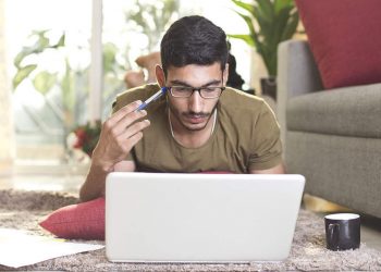 COVID-19 เปลี่ยนพฤติกรรมผู้บริโภค ลดการไปในที่สาธารณะใช้ชีวิตในบ้านซื้อของและสั่งอาหารทางออนไลน์มากขึ้น