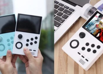 Supretro เครื่องเล่นเกมพกพา ระบบ Android มี Wi-Fi ต่อทีวีได้ มาพร้อมเกมนับพัน ราคาราว 3,240 บาท