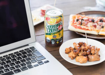 บริษัทพัฒนาเกมที่ญี่ปุ่นยินดีจ่ายค่าเครื่องดื่มแอลกอฮอล์และกับแกล้มให้กับพนักงาน ที่สั่งมาทานที่บ้านช่วง COVID-19