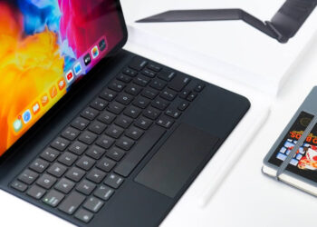 รีวิว Magic Keyboard สำหรับ iPad Pro จากสื่อนอกหลายแห่ง มองเห็นตรงกัน มีประโยชน์อย่างมาก แต่ราคาแพง และค่อนข้างหนัก (ชมคลิป!!)
