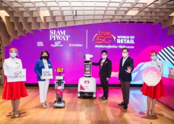 กลุ่มทรูนำนวัตกรรมหุ่นยนต์ True 5G Temi Thermal ScanBot และ True 5G PatrolBot ให้บริการที่ สยามพารากอน และไอคอนสยาม