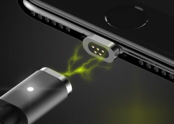 iPhone 12 ยังใช้พอร์ต Lightning ต่อไป ก่อนจะเปลี่ยนไปใช้ Smart Connector แบบไร้สายกับ iPhone 13 ในปีหน้า