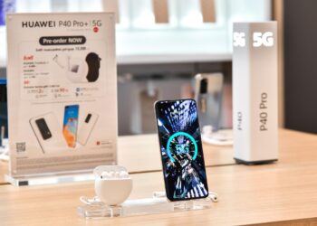 HUAWEI P40 Pro+ สมาร์ทโฟนเรือธง 5G ตัวท็อปที่มาพร้อมดีไซน์สุดพรีเมียมและนวัตกรรมซูมไกล 100 เท่า พร้อมให้เป็นเจ้าของได้แล้ววันนี้ ในราคา 40,990 บาท