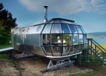 ยลโฉมบ้านหลังเล็กดีไซน์คล้ายยานอวกาศ Airship 002 ราคาราว 3,942,500 บาท