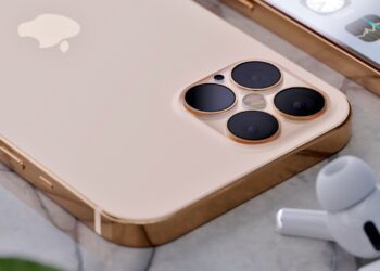 นักวิเคราะห์ย้ำชัด!! iPhone 12 ไม่แถมอุปกรณ์ชาร์จแบตเตอรี่มาให้ในกล่อง และวางขาย 20W Power Adapter แยกต่างหาก