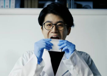 ญี่ปุ่นคิดค้นกระดาษโน้ตทานได้ มาพร้อมปากกาที่เขียนได้จริง ทานได้จริง แก้หิวระหว่างเรียนหรือตอนประชุม