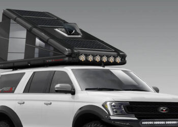 Redtail Rooftop Camper เต้นท์พับได้บนหลังคารถ ผลิตจากคาร์บอนไฟเบอร์ พร้อมแผงโซล่าร์เซลล์ ผู้ใหญ่นอนได้ 2 คน