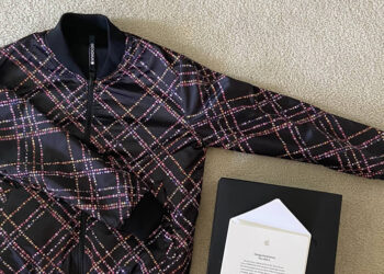 เผยโฉมเสื้อแจ็คเก็ต และเข็มกลัด ของผู้ชนะการแข่ง Swift Student Challenge ในงาน WWDC 2020