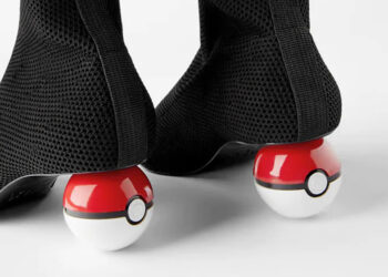 วงการแฟชั่นสะเทือน!! แบรนด์ดัง Zara เปิดตัวรองเท้าบูทที่มีดีไซน์ Poke Ball ส้นรองเท้า ราคาราว 590 บาท