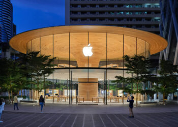 Tim Cook ทวีตข้อความเปิดตัว Apple Central World ร้าน Apple Store ที่ใหญ่ที่สุดในไทย พร้อมแนะนำให้รักษาสุขภาพ