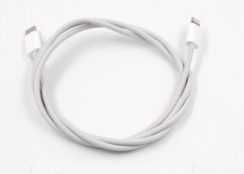 ไม่ขาดง่ายๆ iPhone 12 อาจมาพร้อมสายเคเบิล USB-C to Lightning แบบถักที่ทนทานกว่าเดิม