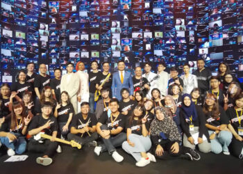 สจล. จัดปฐมนิเทศผ่านแอพ ZOOM และให้นักศึกษาพบเจอกันใน Minecraft ก่อนจะปิดท้ายด้วยมินิคอนเสิร์ต จากอธิการบดี