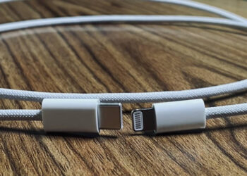 สายชาร์จ iPhone 12 แบบสายถัก ถูกปล่อยภาพหลุดออกมาอีกแล้ว