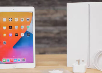 ชมคลิปแกะกล่อง iPad รุ่นที่ 8 มาพร้อม อะแดปเตอร์แปลงไฟ USB-C ขนาด 20W ในกล่อง