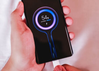 Xiaomi กำลังพัฒนาเทคโนโลยีชาร์จเร็ว 200W+ สำหรับใช้กับสมาร์ทโฟนในปี 2021