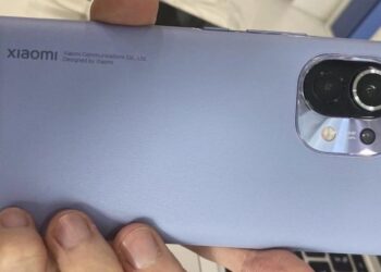 Xiaomi Mi 11 ถูกปล่อยภาพเรนเดอร์ทางการ และมีภาพหลุดเครื่องจริงออกมาแล้ว ยืนยันใช้กระจก Gorilla Glass Victus