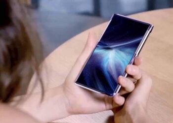 TCL เผยโฉม CS0T สมาร์ทโฟนจอม้วนได้ และแผงจอ OLED ม้วนได้ ขนาดใหญ่ 17 นิ้ว (ชมคลิป!!)