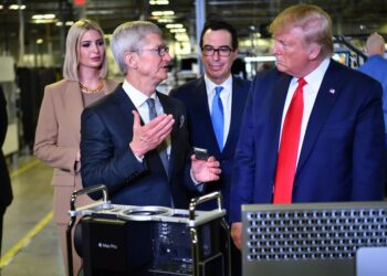 Tim Cook มอบ Mac Pro เครื่องแรกที่ผลิตออกมาในปี 2019 เป็นของขวัญแก่ Donald Trump