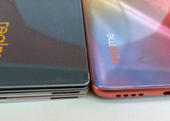 realme X9 ถูกปล่อยภาพหลุดออกมาแล้ว เผยดีไซน์บางเฉียบ ไม่มีช่องเสียบแจ็คหูฟัง 3.5 มิลลิเมตร