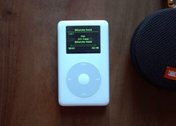 iPod รุ่นที่ 4 ได้รับการปรับแต่งให้รองรับการสตรีมเพลงจาก Spotify (ชมคลิป!!)