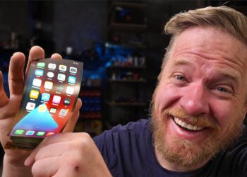 เจ้าของช่อง Strange Parts ใน YouTube วางแผนสร้างต้นแบบ iPhone พับจอได้ โดยใช้ Raspberry Pi