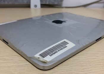 เผยโฉมต้นแบบ iPad รุ่นแรก มีพอร์ตเชื่อมต่อ 2 ช่อง สำหรับชาร์จแนวตั้งและแนวนอน