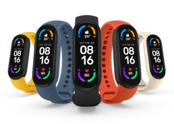 Xiaomi Mi Band 6 มาพร้อมจอแสดงผล AMOLED ขนาด  1.56  นิ้ว รองรับการตรวจวัดระดับออกซิเจนในเลือด ราคาราว 1,690 บาท