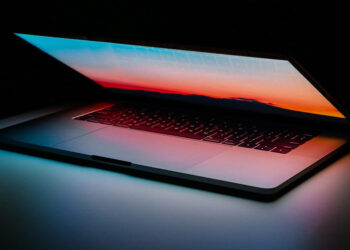 ลือ!! MacBook Pro รุ่น 14 นิ้ว และ 16 นิ้ว ที่จะเปิดตัวในปี 2021 อาจได้รับจอแสดงผล XDR ใช้ชิป M2 รองรับพอร์ต HDMI และมีช่องอ่านการ์ด SD