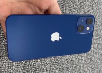 หลุด!! เครื่องต้นแบบ iPhone 13 mini เผยดีไซน์กล้องหลังใหม่ จัดวางในแนวทแยง ตามข่าวลือ