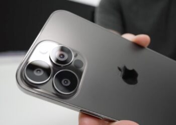 ยลโฉม iPhone 13 Pro Max เครื่องดัมมี่ยืนยันรอยบากเล็กลงจริง พร้อมเปรียบเทียบกับ iPhone 12 Pro Max (ชมคลิป)