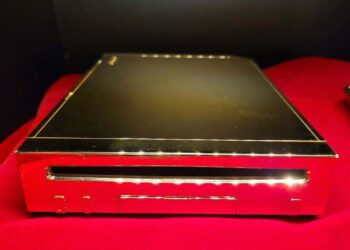 Nintendo Wii เวอร์ชั่นทองคำที่สร้างมาเพื่อ Queen Elizabeth II ถูกนำมาขายบน eBay ราคาเฉียด 10 ล้านบาท