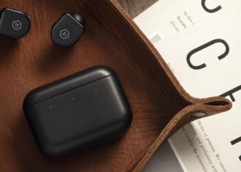 Master & Dynamic MW08 หูฟังทรูไวร์เลส วัสดุเซรามิคเกรดพรีเมียม ที่มาพร้อมเทคโนโลยี ANC ที่สุดยอด ดีไซน์ที่กระทัดรัด และ น้ำหนักเบา ราคา 12,900 บาท