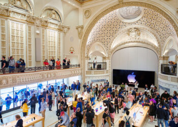 Apple เนรมิตโรงละครเก่าแก่สร้างขึ้นตั้งแต่ปี 1927 ในลอสแอนเจลิส ให้กลายเป็น Apple Tower Theatre เปิดให้บริการแล้ววันนี้