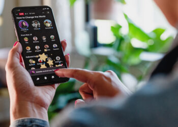 Facebook เปิดตัวฟีเจอร์ใหม่ Live Audio Rooms ออกมาแข่งขันกับแอป Clubhouse