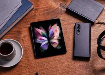 Samsung Galaxy Z Fold 3 5G เปิดตัวทางการ จอนอก 6.7 นิ้ว จอด้านใน 7.6 นิ้ว รีเฟซ 120Hz รองรับ S Pen ป้องกันน้ำ IPX8 ซ่อนกล้องใต้จอแสดงผล ราคาราว 59,900 บาท