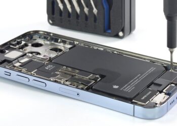 iFixit จัดการชำแหละ iPhone 13 Pro อย่างเต็มรูปแบบแล้ว พบความเปลี่ยนแปลงของส่วนประกอบ Face ID
