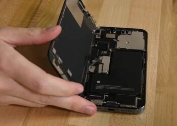 iPhone 13 และ iPhone 13 Pro ถูก iFixit ชำแหละชิ้นส่วนให้เห็นภายในแล้ว (ชมคลิป!!)