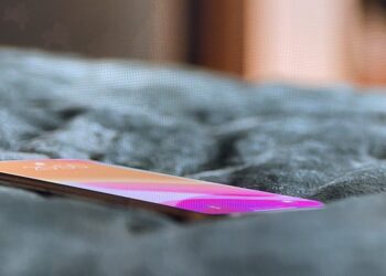 iPhone ไร้รอยบาก ร่วมเข้าฉากในซีรีส์ Ted Lasso ที่ฉายทาง Apple TV+