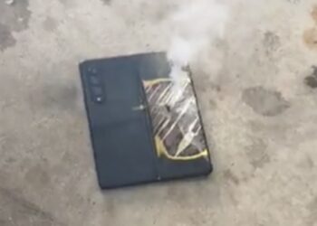 Samsung Galaxy Z Fold3 5G เกิดระเบิดขึ้น (มีคลิป!!)