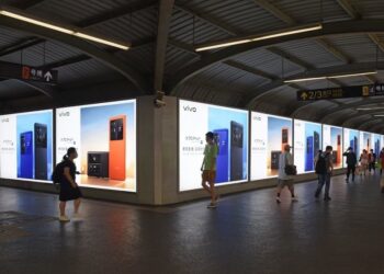 เผยโฉม vivo X70 Pro+ ทั้ง 3 สีจากป้ายโปรโมททางการ ก่อนเปิดตัวในวันที่ 9 กันยายน