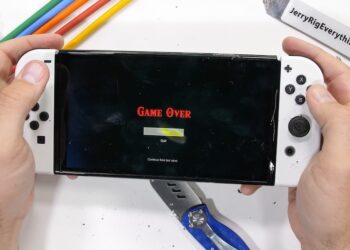 Nintendo Switch OLED ถูกทดสอบความทนทาน ทั้งการขีดข่วน ลนไฟ และดัดให้งอด้วยมือเปล่า (ชมคลิป!!)