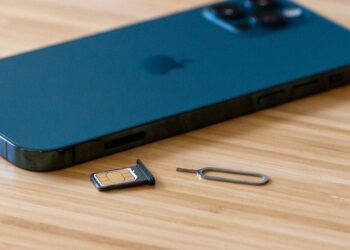 เจ้าของ iPhone 12 ฟ้องร้อง Apple ให้ชดเชยเงินราว 46,000 บาท หลังจากถูกปฏิเสธการซ่อมแซมทั้งที่ยังอยู่ในประกัน