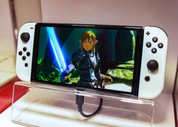 เจ้าของ Nintendo Switch OLED ต้องรู้!! ห้ามลอกฟิล์มป้องกันหน้าจอที่ Nintendo ติดมาให้อย่างเด็ดขาด