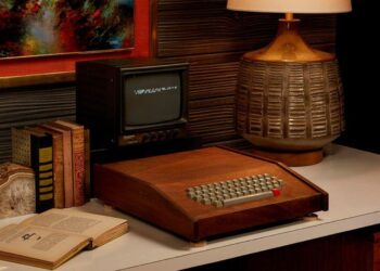 สุดแรร์!! คอมพิวเตอร์ Apple-1 ในเคสไม้โคอะถูกประมูลไปในราคา 16.4 ล้านบาท